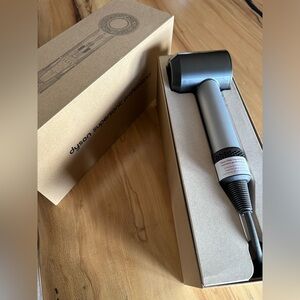 Dyson Supersonic™ Hair Dryer Professional Edition w/ 
6 Detachable Tools